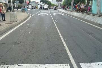 Labores de limpieza en las calles por la que pasó la Cabalgata del Carnaval (Foto TA)
